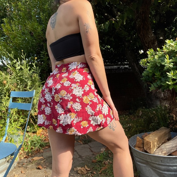 Vintage Red Floral Skirt - Picture 2 of 6